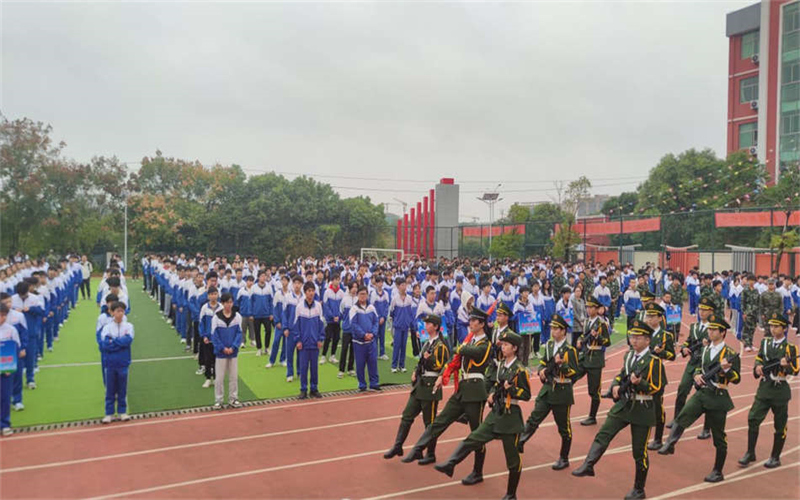 青春獻(xiàn)禮，國旗飄揚(yáng)—我校第十一周升旗儀式