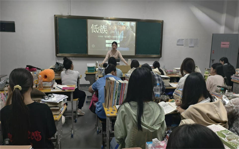 我校各班級開展“拒做低頭族，抬頭贏未來”